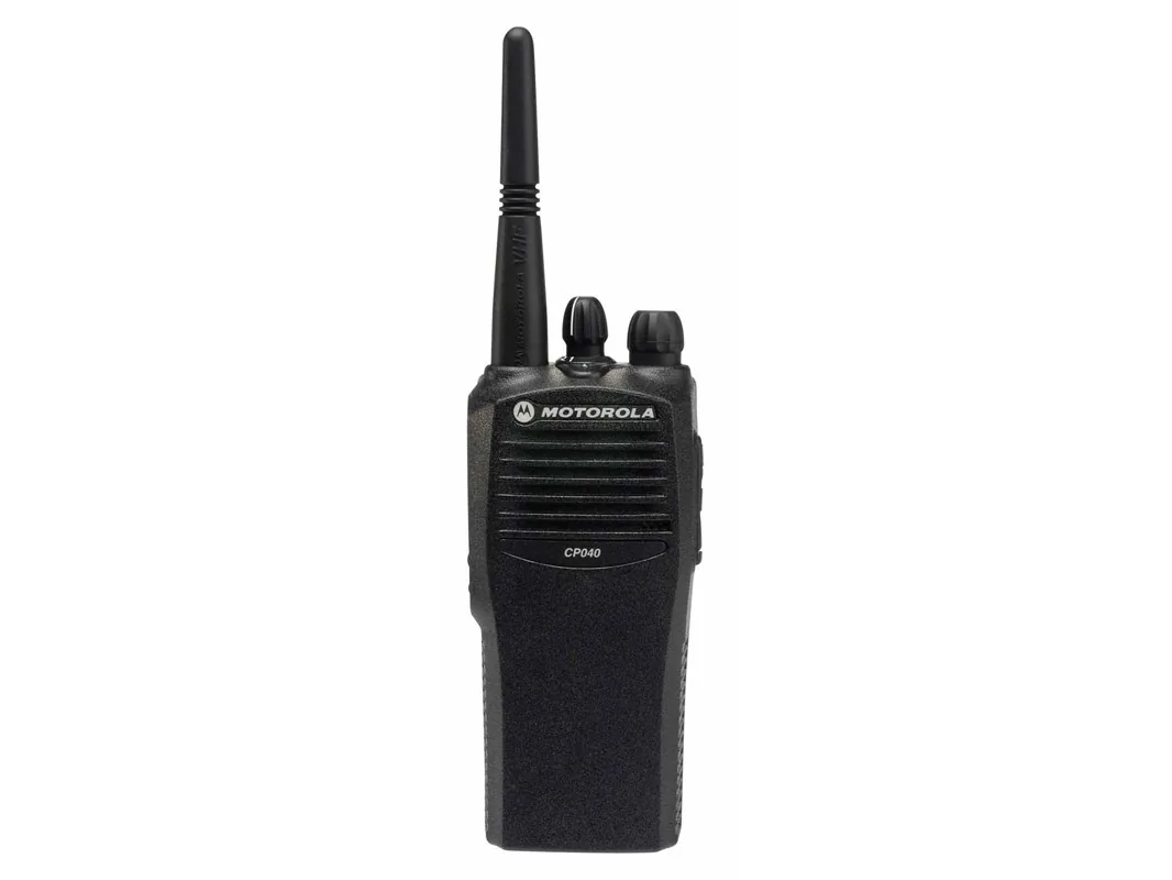 Рация Motorola CP140 146-174 403-440 435-480 МГц 5 Вт