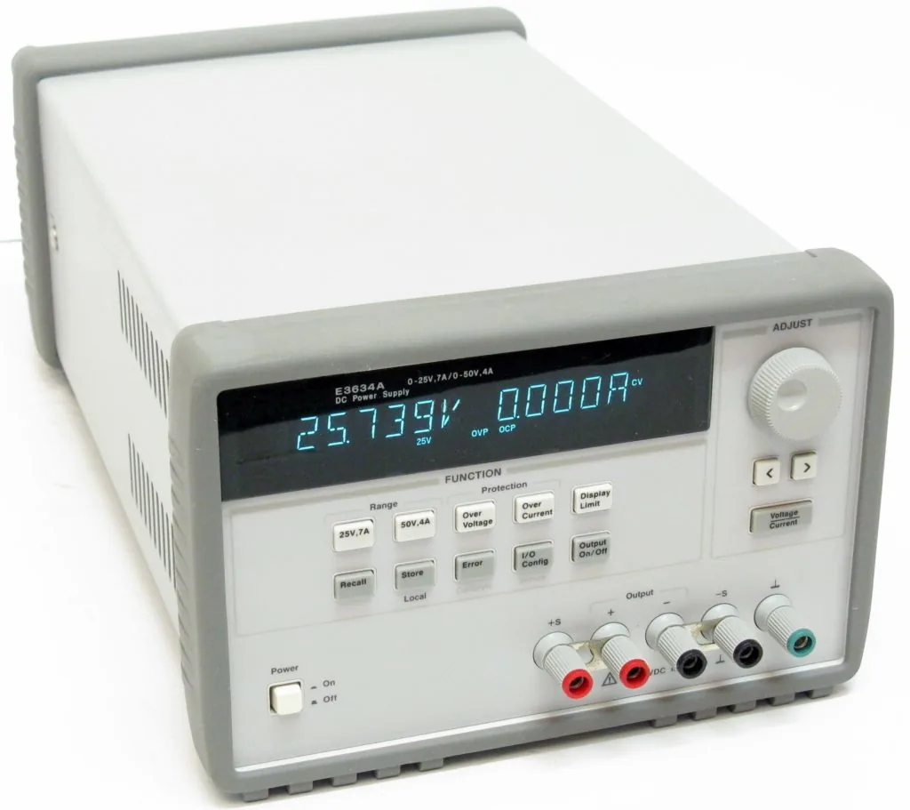 Источник питания постоянного тока Keysight E3634A, 1 канал, 200 Вт, 25В/7 А или 50В/4 А